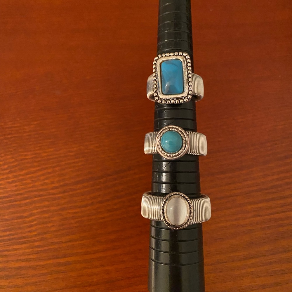 Beautiful stretch rings. Silver tone.